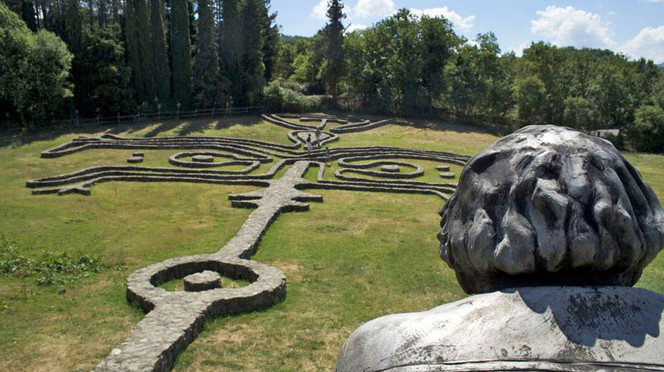 Il giardino di Daniel Spoerri, paradiso incantato in Maremma